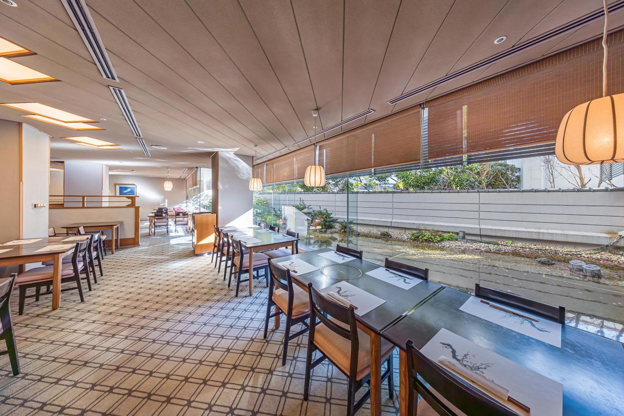 Hotel Okura Tokyo Bay Urayasu Exterior foto The interior of the lounge
