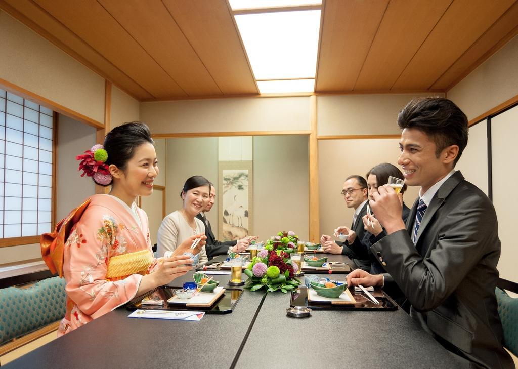 Hotel Okura Tokyo Bay Urayasu Exterior foto A Japanese wedding