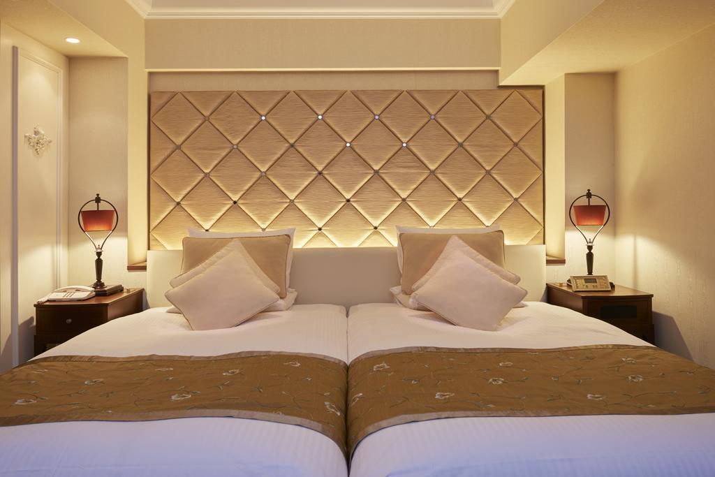 Hotel Okura Tokyo Bay Urayasu Exterior foto A bedroom at the hotel